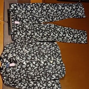 Like New Chaps Large 100% Cotton Black Floral Long Sleeve pajama set